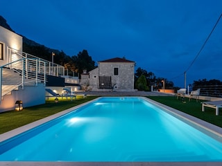 Villa La Vita is, only 4 km from the pebble beach.