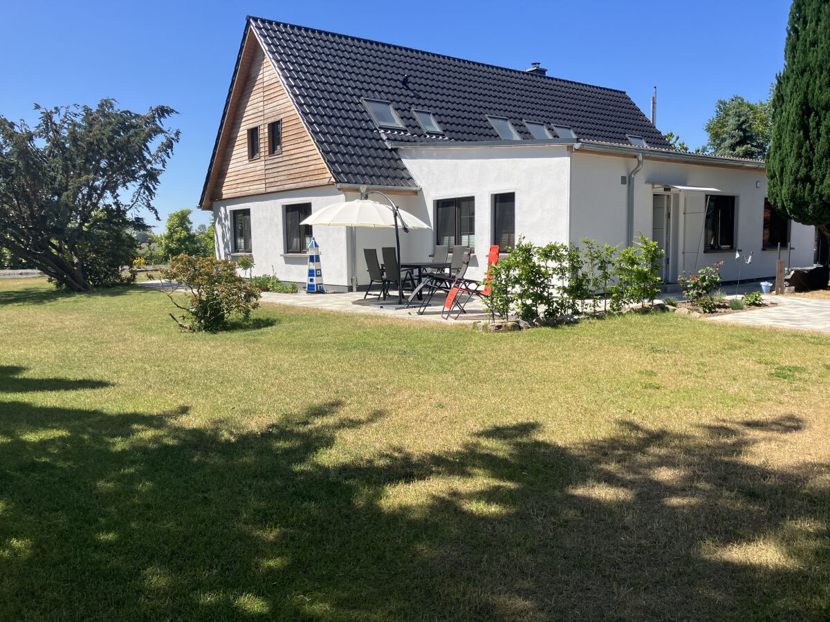 terrace, garden, parking space and entrance