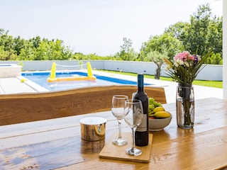 VILLA MIT SCHÖNEM SCHWIMMBAD