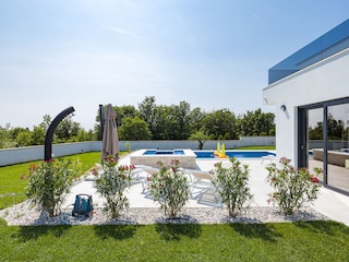 VILLA WITH BEAUTIFUL SWIMMING POOL