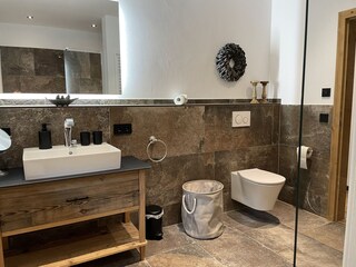 Wellness Bad mit Walk-in-Dusche