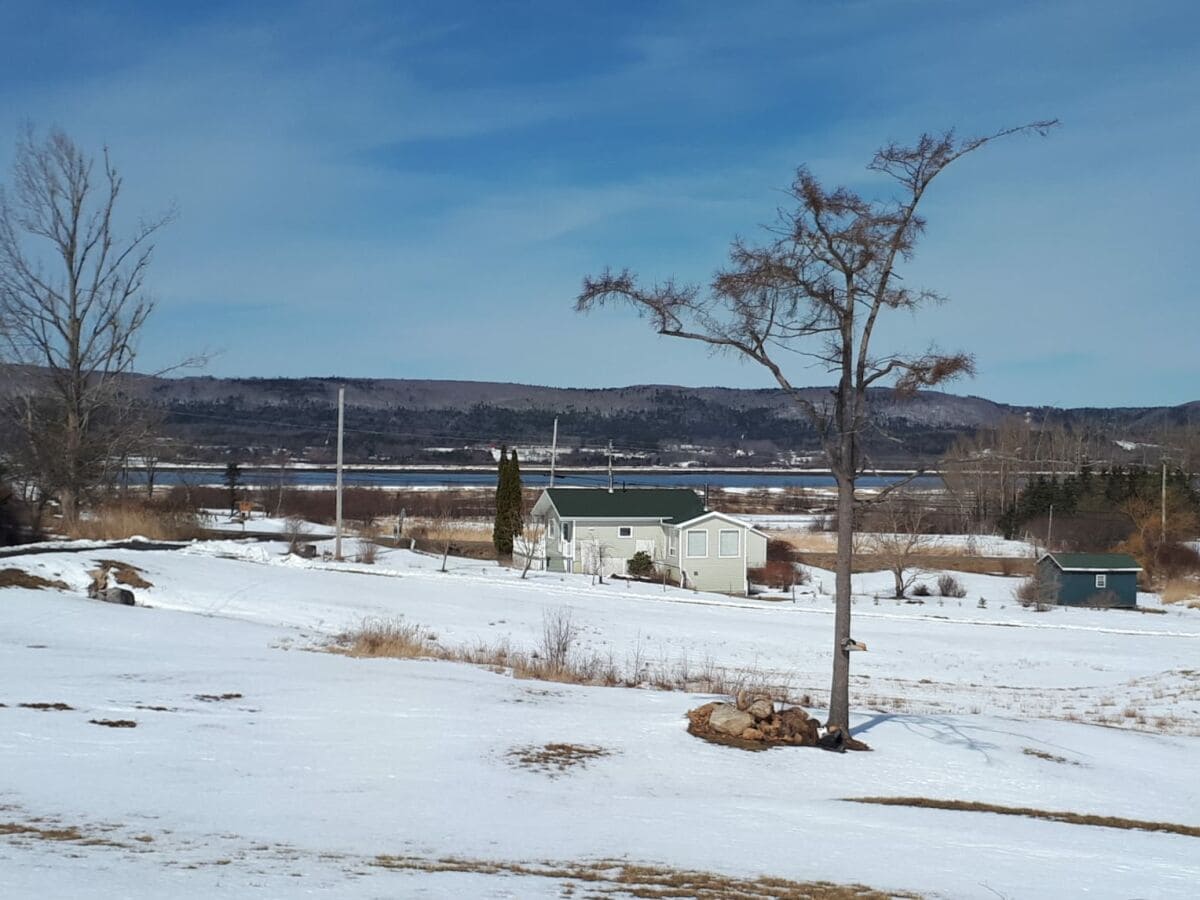 Unser Haus und der Annapolis River im Winter