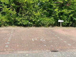 Parkplatz am Haus (Nr. 6)