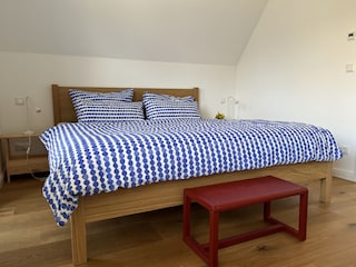 2. Schlafzimmer mit 180er Doppelbett