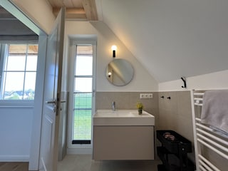 1. Badezimmer mit Traumblick zum Bodden