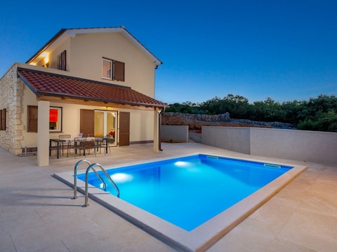 Villa Maestral con piscina