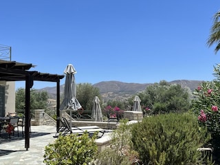 Terrassen mit Sonnen-und Schattenplätzen