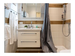 modernes Duschbad
