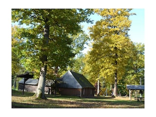 Große Grillhütte am Camping im Eichenwald