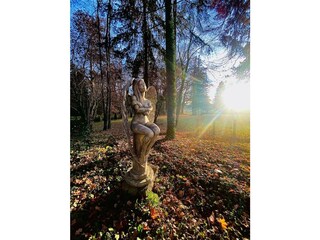 Statue im Park Herbst
