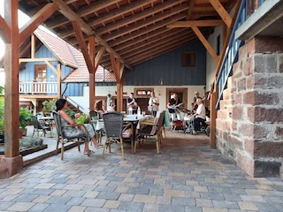 Überdachten Sitzbereich im Innenhof