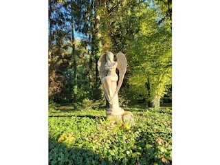 Statue im Park Sommer