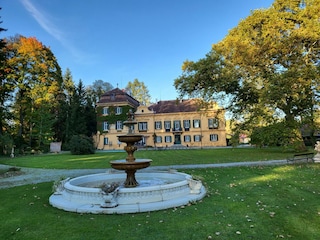 Springbrunnen mit Garten