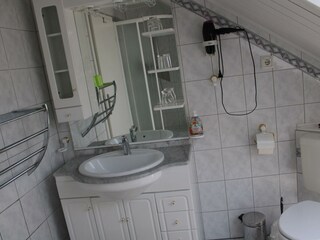 Badezimmer/Dusche und Badewanne