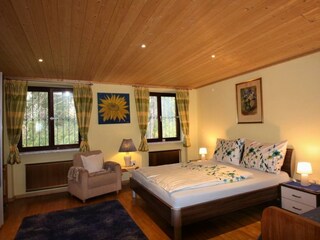 Schlafzimmer mit 3 Betten Ferienhaus Leitersdorf