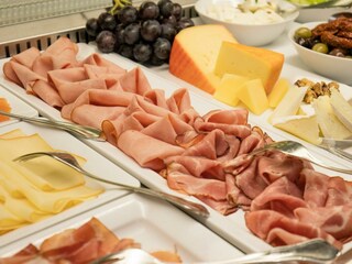 Frühstück vom Buffet oder von der Karte.