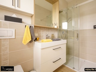 Badezimmer mit Dusche