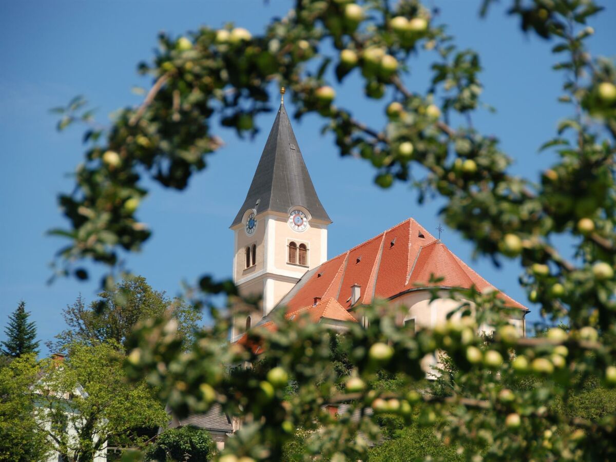 Ausblick auf den Kirchturm in St. Anna am Aigen