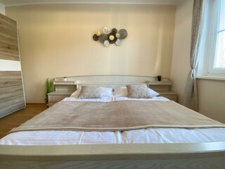 2. Schlafzimmer