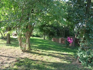 Eigener Garten mit Holzliege