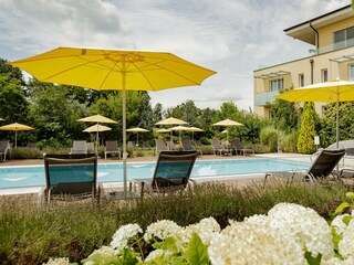 Liegewiese am Pool 1