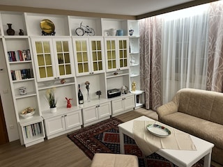 altstadt-apartments-weissburgunder-wohnzimmer-fami