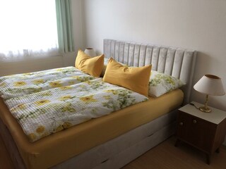 altstadt-apartments-weissburgunder-schlafzimmer-ru