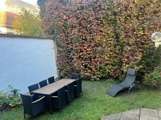 altstadt-apartments-innenhof-oase-herbst