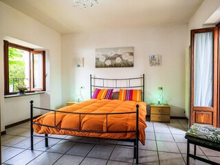 Schlafzimmer mit Doppelbett