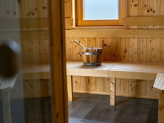 Sauna im EG mit Tür zur Terrasse