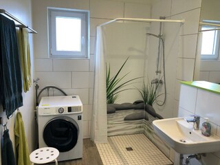 Bad mit Waschtrockner