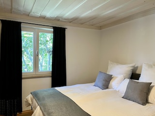 Schlafzimmer 2 (180x200cm Bett)