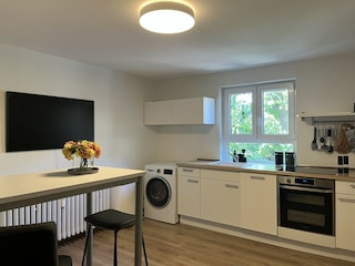 Küche mit TV, Waschtrockner