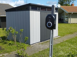 Gartenhaus für Fahrräder und Wallbox fürs E-Auto