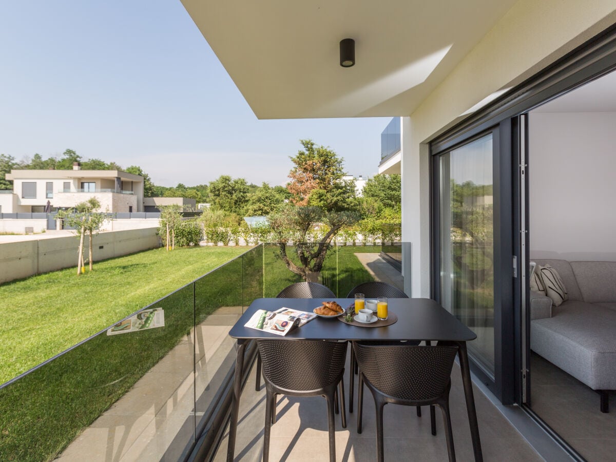 Terrasse mit Blick ins Grüne