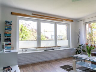 Helles Wohnzimmer mit eigener Terrasse