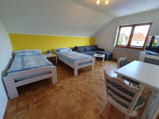 Doppelzimmer mit zwei Einzelbetten (auch zusammenstellb