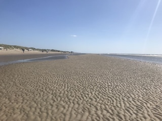 breiter Strand bei Ebbe