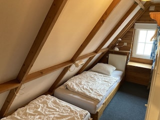 Schlafzimmer Nr. 2 mit 2 Einzelbetten