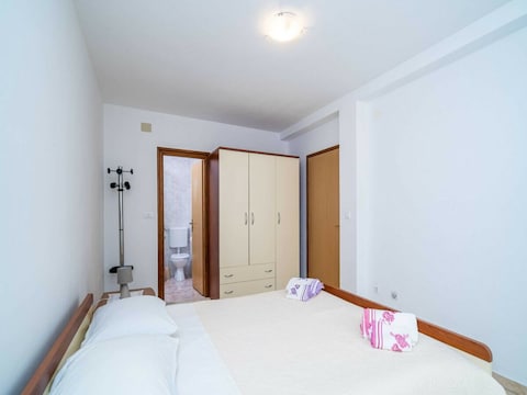 Apartamento Apartments Zarac - One Bedroom Apartment with Terrace