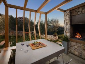 Geräumige Villa mit Pool