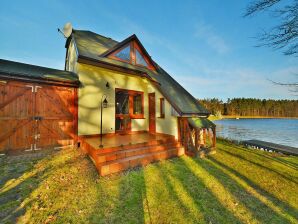 Vakantiehuis aan het meer met open haard - Sarbinowo - image1