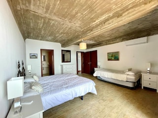 Villa Salobreña Features 25