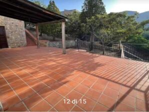 Schönes Ferienhaus in Trabia-PA mit privatem Garten