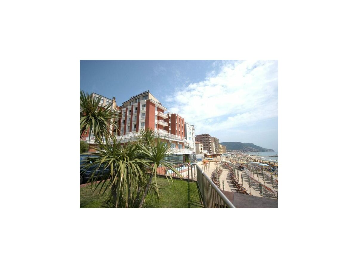 Apartment Pietra Ligure Außenaufnahme 1