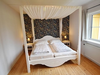 Schlafzimmer Nr. 1 mit "Himmelbett"
