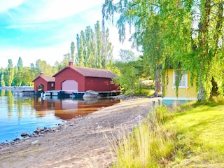 Badestrand des Ribbingshof mit Blick zu den Bootshäuser