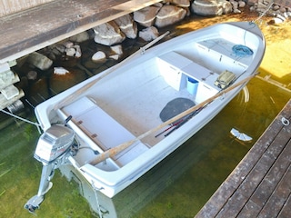 Bootshaus mit kleinem Motorboot (inklusive)