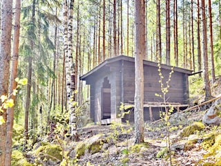 öffentliche Übernachtungshütte für Wanderer/Kanufahrer