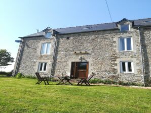 Maison de vacances Maison en pierre avec jardin - Tournières - image1